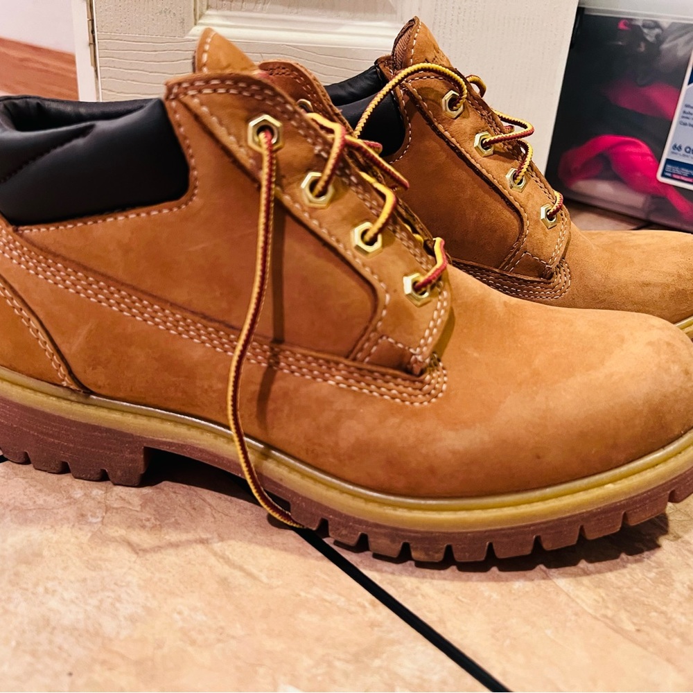 Timberland boots low top, women’s size 7, used. In good condition